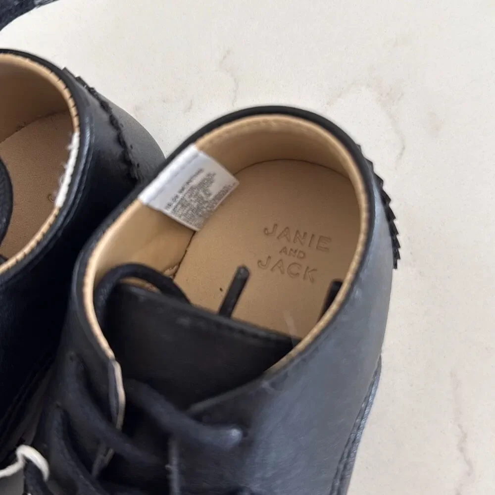 Janie & Jack Baby Wingtip Shoe in Black Size 18-24 Months